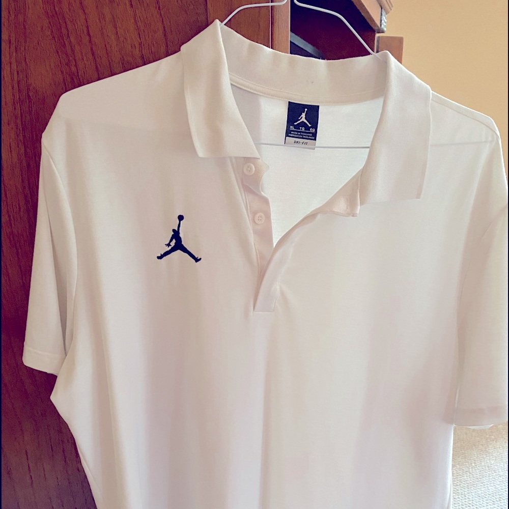 Michael Jordan men’s XL collar club shirt.